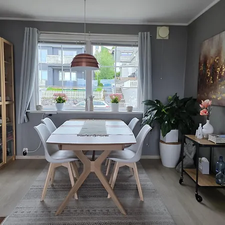 Two With Sea View Apartman